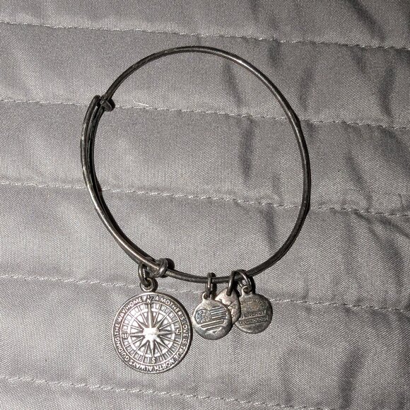 $1 with Bundle ~ Alex and Ani Bracelet 4724 - Picture 1 of 3